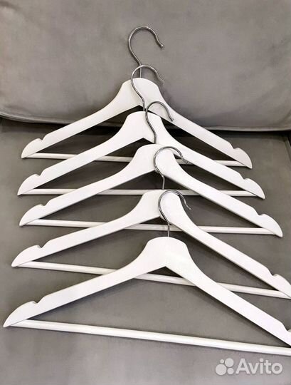 Вешалки плечики IKEA белые
