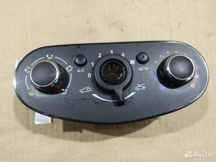 Блок управления климатической установкой Nissan