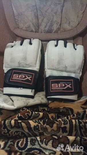 Перчатки для смешанных единоборств