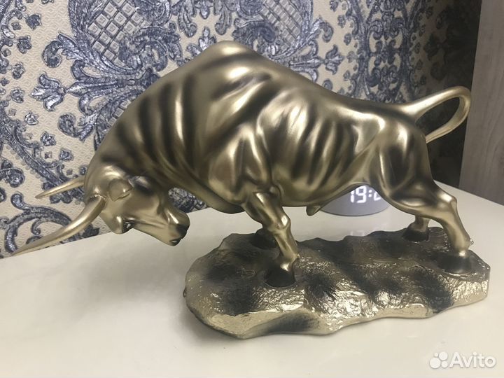 Статуэтка атакующего быка (золотого тельца)