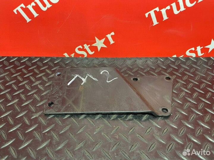 Кронштейн фильтра грубой очистки топлива