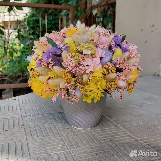 Букет из сухоцветов и стабилизированных цветов