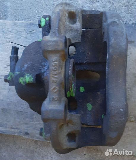 Суппорт передний правый omega b