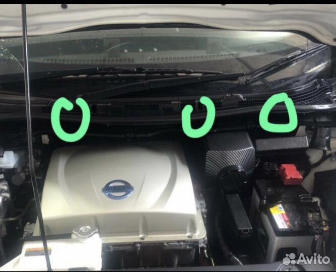 Крепёж для жабо под дворниками для Ниссан