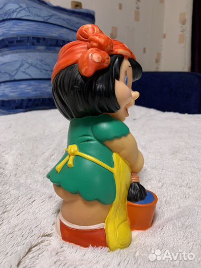 Игрушка пищалка СССР уборщица
