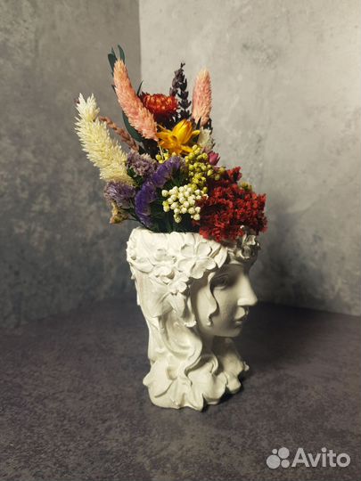 Кашпо из стабилизированных цветов и сухоцветов