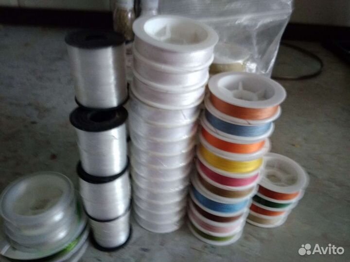 Бисер чешский,нитки бел-е и цветн-е, леска,пров-ка