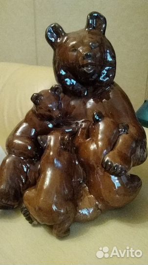 Статуэтка медведица с медвежатами Гжель