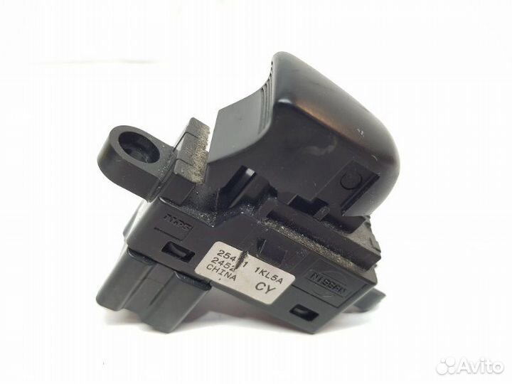 Кнопка стеклоподъемника задняя правая Nissan Juke