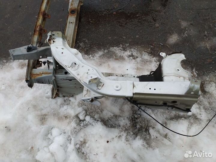 Передняя часть mitsubishi outlander 3