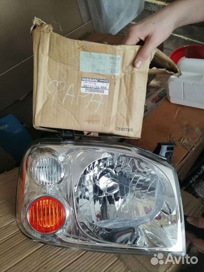 Фара Ниссан нр 300