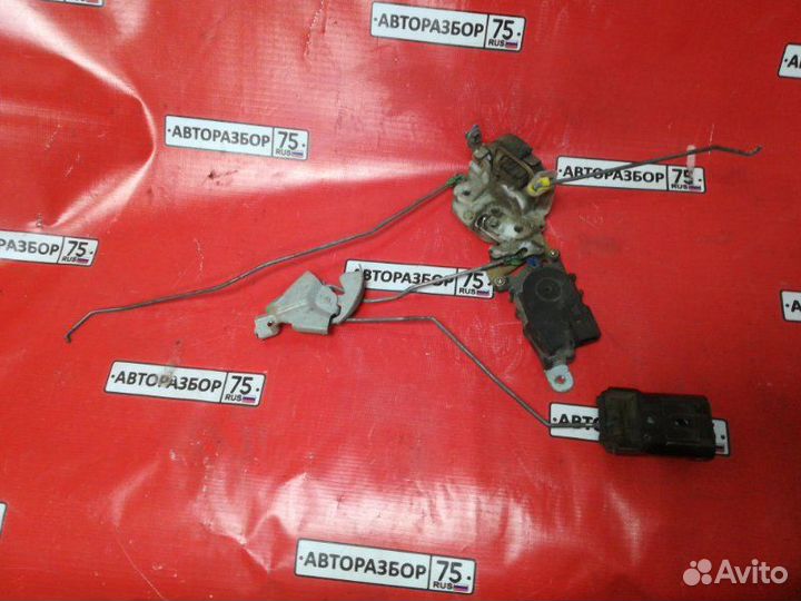 Замок двери передний левый Subaru Forester SF5