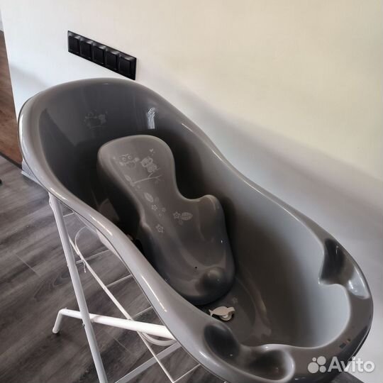 Детская ванночка для купания с подставкой