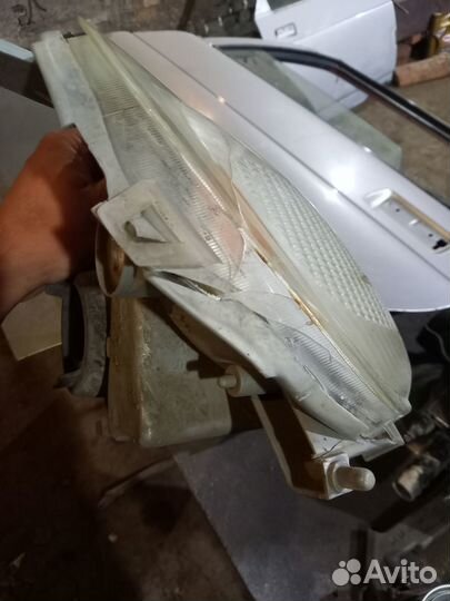 Фара toyota vitz