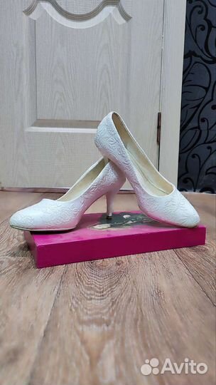Туфли женские 37 размер белые