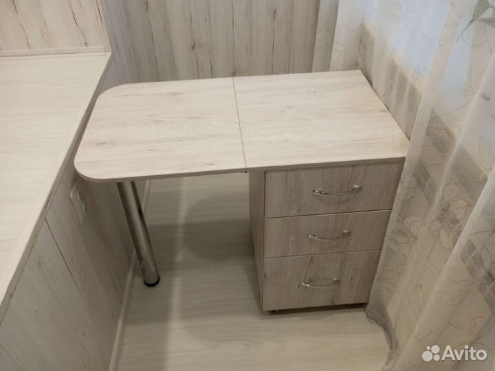 Маникюрный стол складной