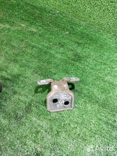 Петля двери Renault Logan