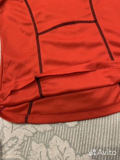 Спортивные штаны и футболка