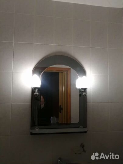 Зеркало со светильниками в ванную комнату