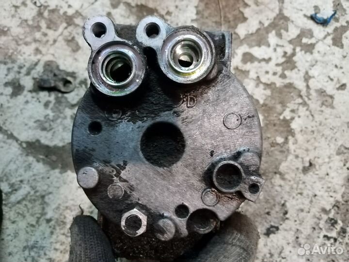 Компрессор кондиционера на Вольво S80 02