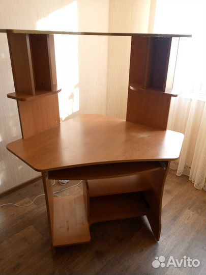 Компьютерный стол