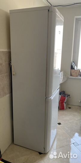 Холодильник Hotpoin-Ariston RMB 12002