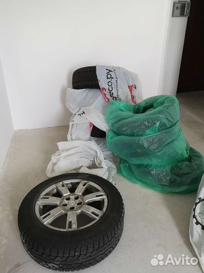 Диски LegeArtis R18 + зимняя резина Hankook (шипы)