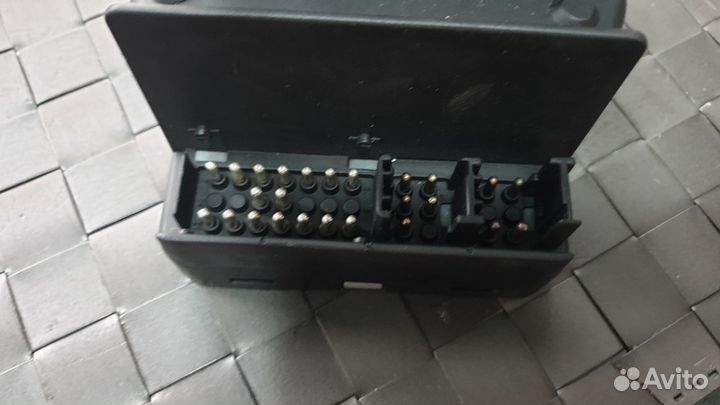 Компрессор центрального замка на Mercedes W140