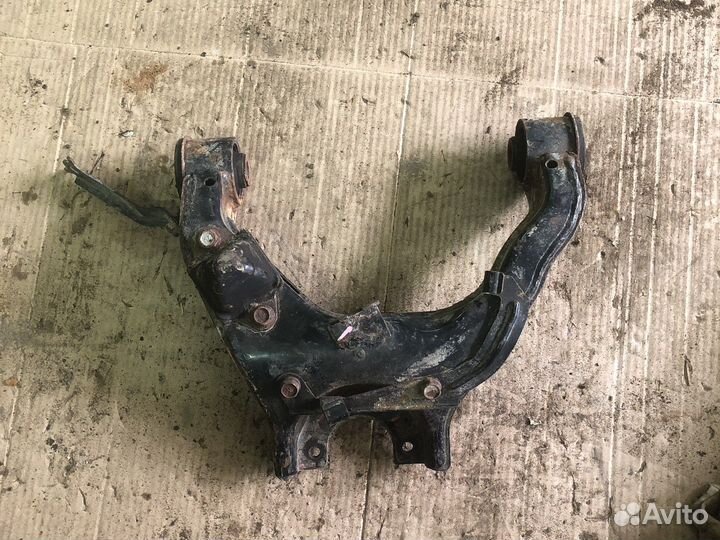 Mitsubishi pajero sport 2 рычаг