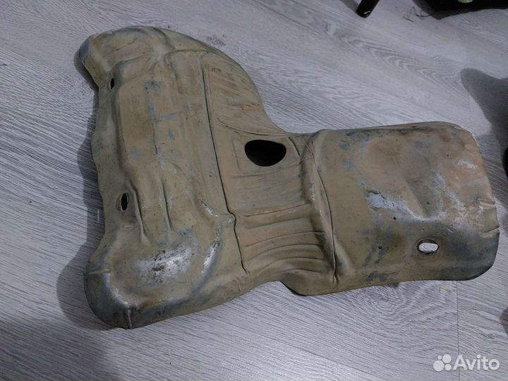 Экран тепловой (на выпускной коллектор) Мазда 3,фо