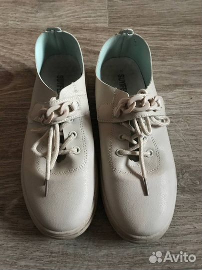 Продам кроссовки женские