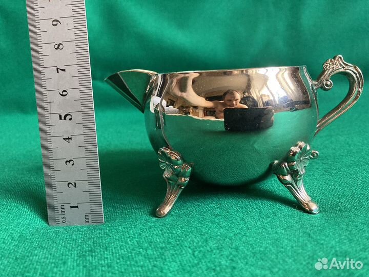 Сахарницы и сливочник