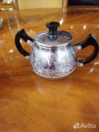 Заварочный чайник, сахарница, молочник, сливочник