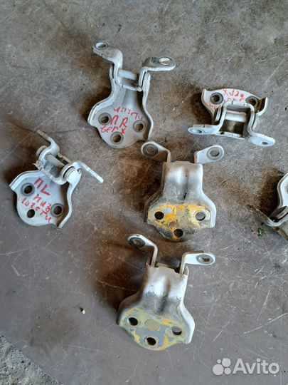 Петля двери задний Chevrolet Lacetti