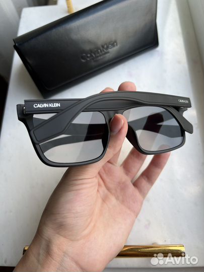 Солнцезащитные очки calvin klein