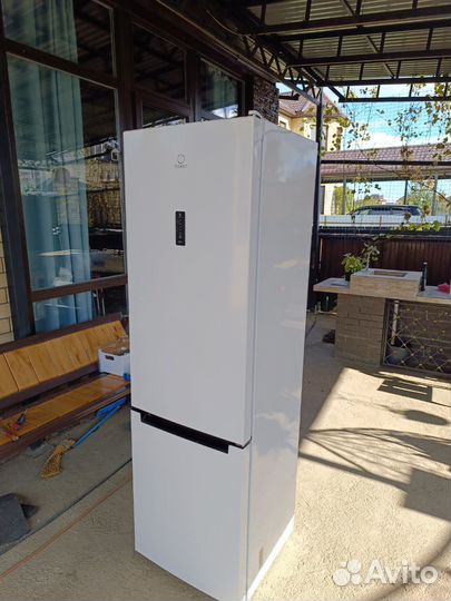 Холодильник бу indesit