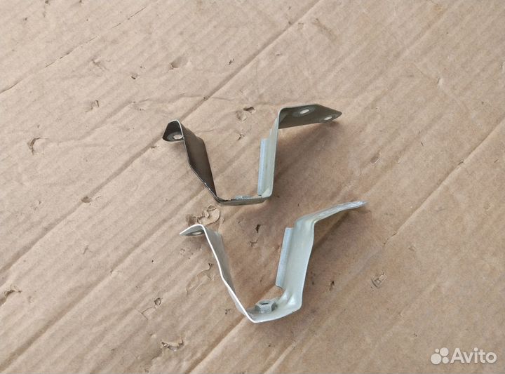 Кронштейн переднего крыла правый Лада Гранта FL