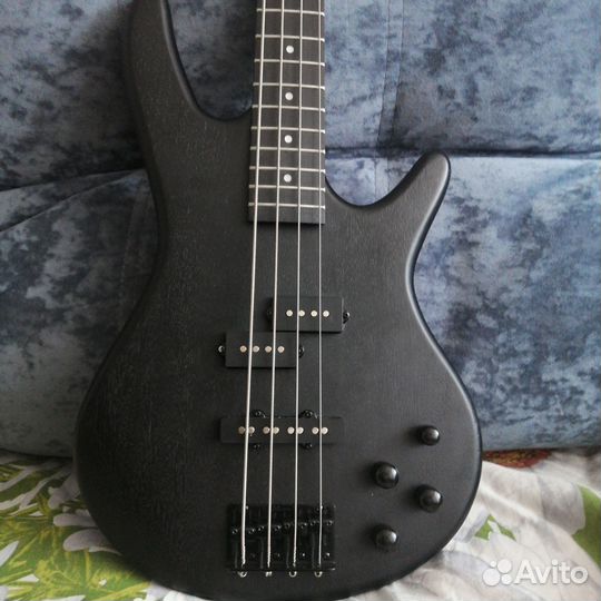 Бас гитара ibanez