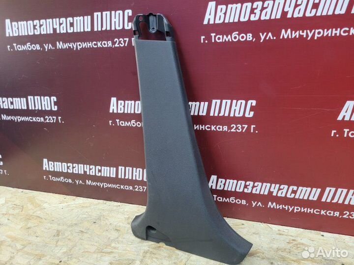 Обшивка средней стойки левая Renault Logan