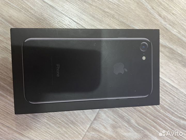 Коробка от iPhone 7