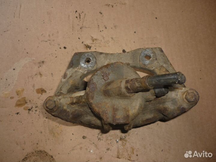 Суппорт передний левый Форд Мондео 3