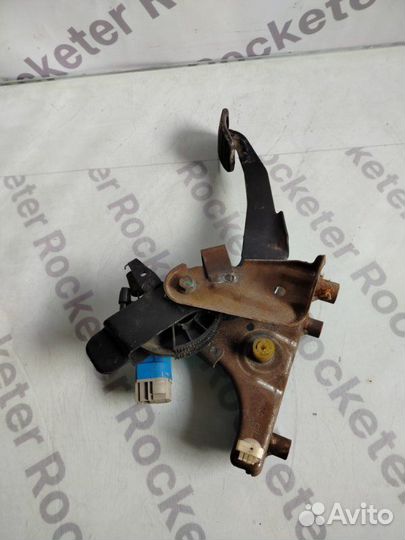 Педаль сцепления Renault Logan 2 2014