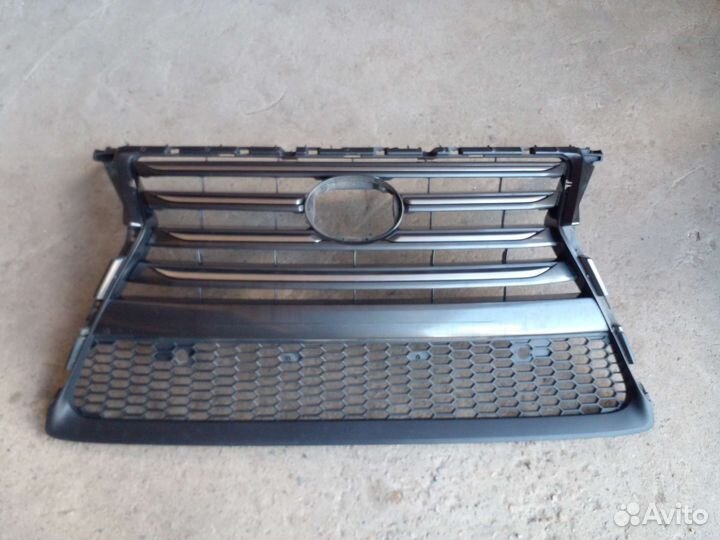 Решетка радиатора Lexus GX460 2014г