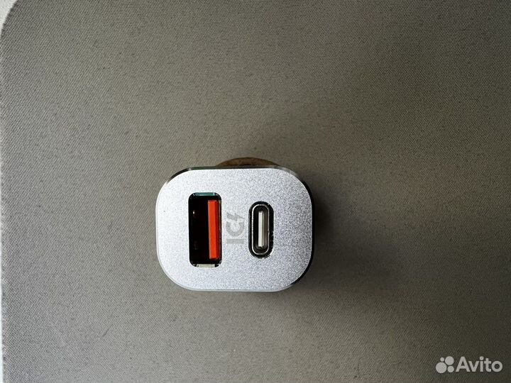 Автомобильное зарядное устройство для телефона 18W