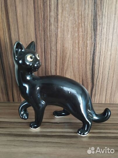 Статуэтка кошка фарфор
