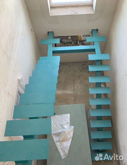 Лестница на металлокаркасе