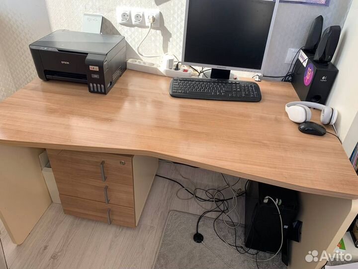 Письменный стол