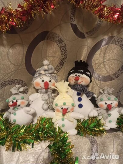 Снеговик под елку