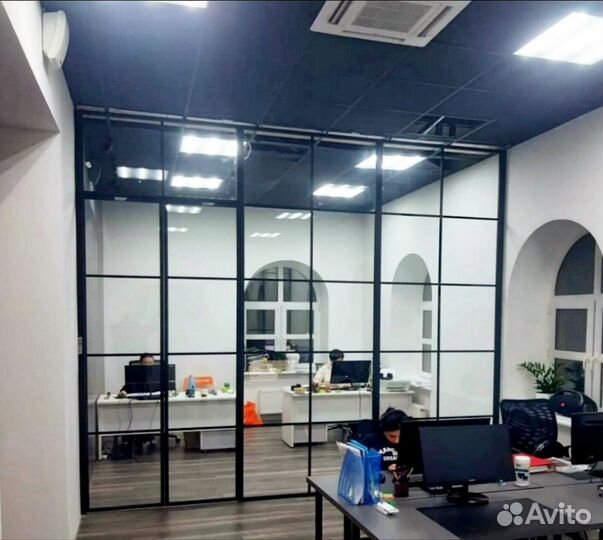 Стеклянная перегородка для зонирования