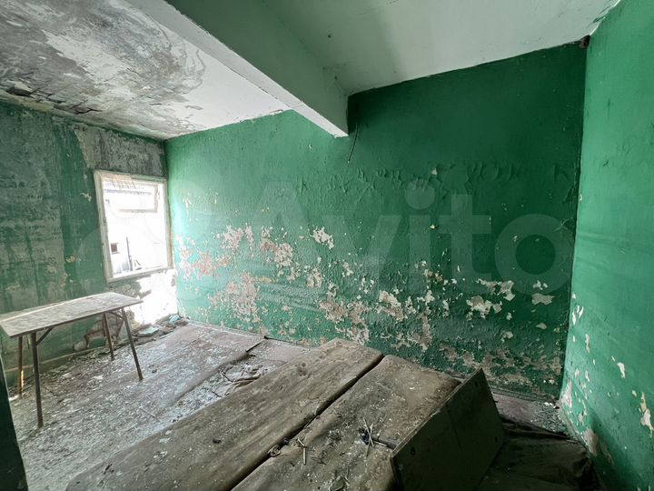 Свободного назначения, в собственность 1300 м²